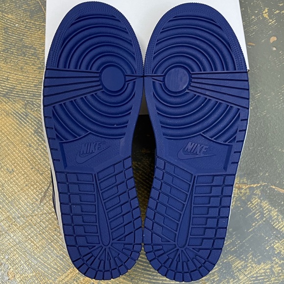 Air Jordan 1 Mid SE Iron Purple DH7821-500 WMNS Georgetown Dallas Cowboys - Picture 7 of 9